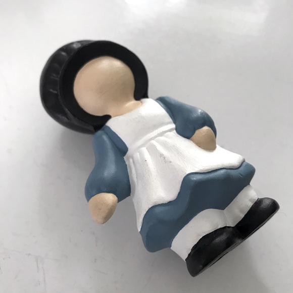 Little Girl Amish Figurine - Picture 4 of 4